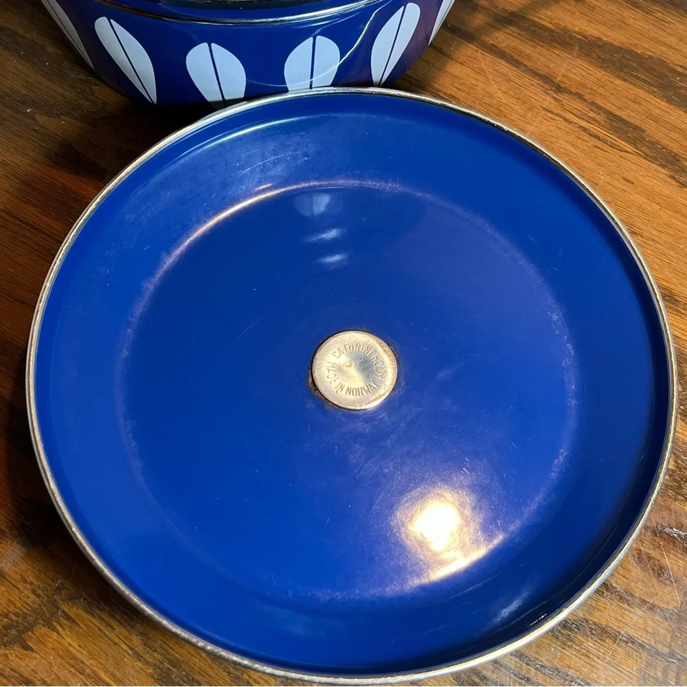 Catherine Holm Navy Blue White Enamelware Lotus Flower Covered Pot Vintage
